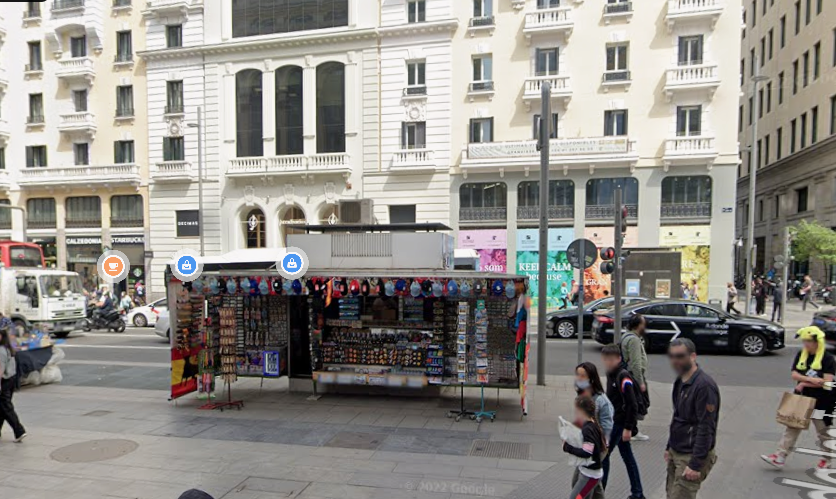 Gran Vía 27 souvenir kiosk